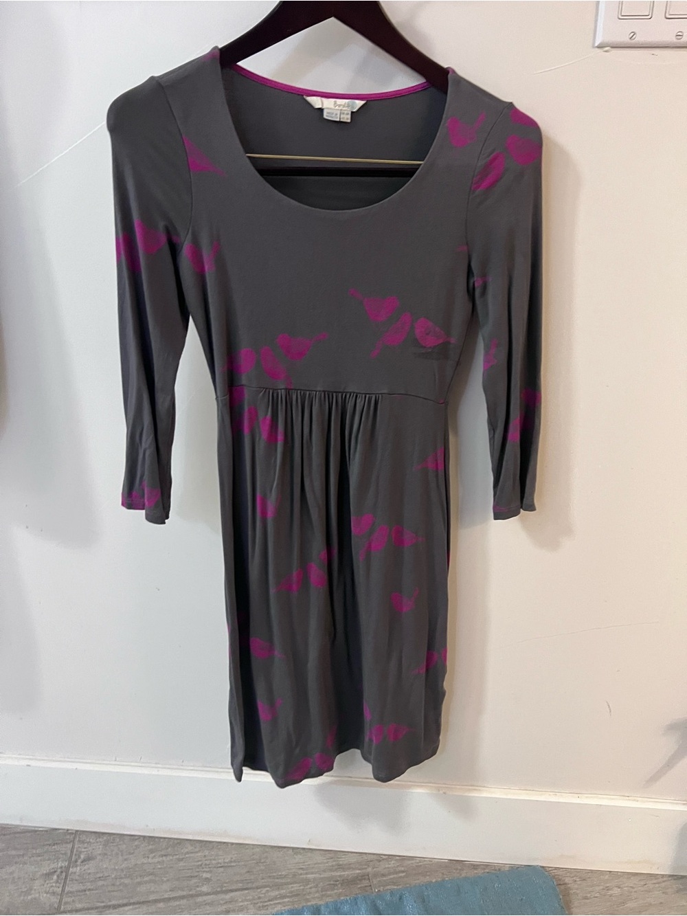 Women's Gray Scoop Neck Dress with Pink Bird Print